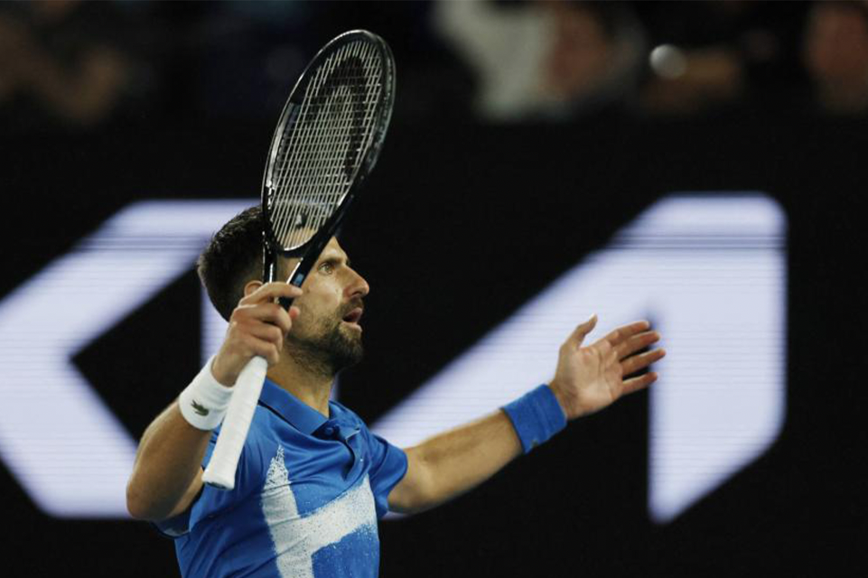 Papy Djoko fait de la résistance affrontera Zverev en demi-finale